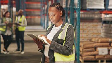 
		Employee with a tablet
	