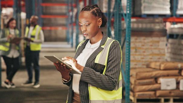 
		Employee with a tablet
	