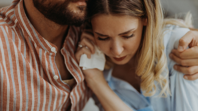 
		Man and woman sad in arm in arm
	
