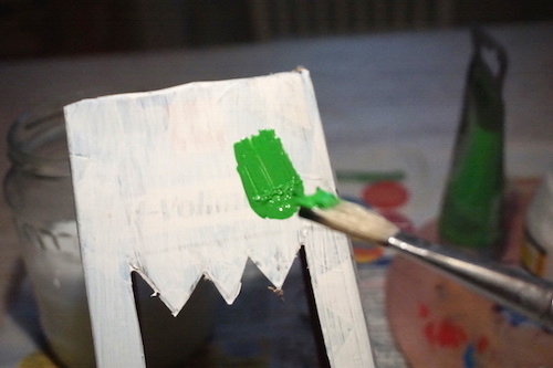 Making a lantern for St. Martin - painting cardboard