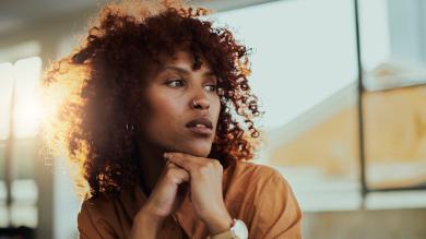 
		A woman is sitting on the sofa, deep in thought
	