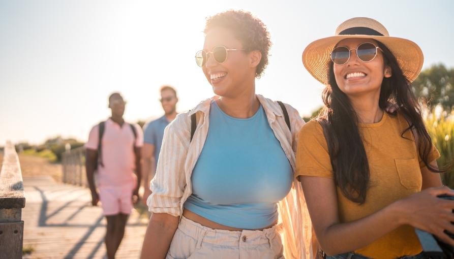 
		Friends at the beach in the summer
	