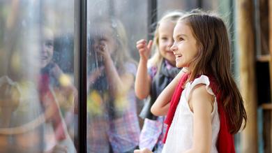 
		Laughing girls at the zoo
	