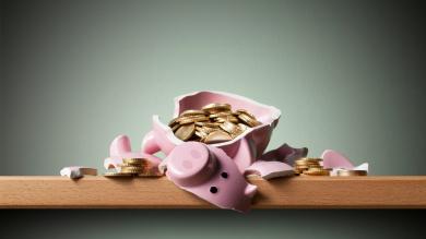 
		A piggy bank is broken open and the coins inside can be seen
	