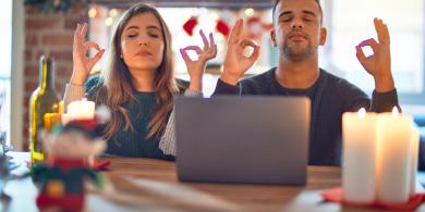 
		Young couple tries to communicate
	