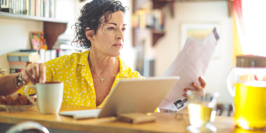 Woman at the laptop