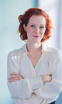 Portrait photo of TERESA BÜCKER